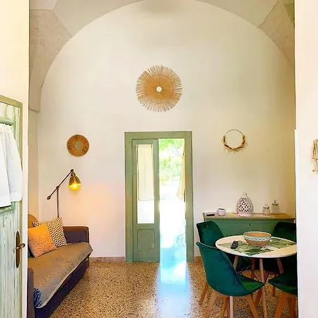 Casa Agrumeto 30 * オストゥーニ